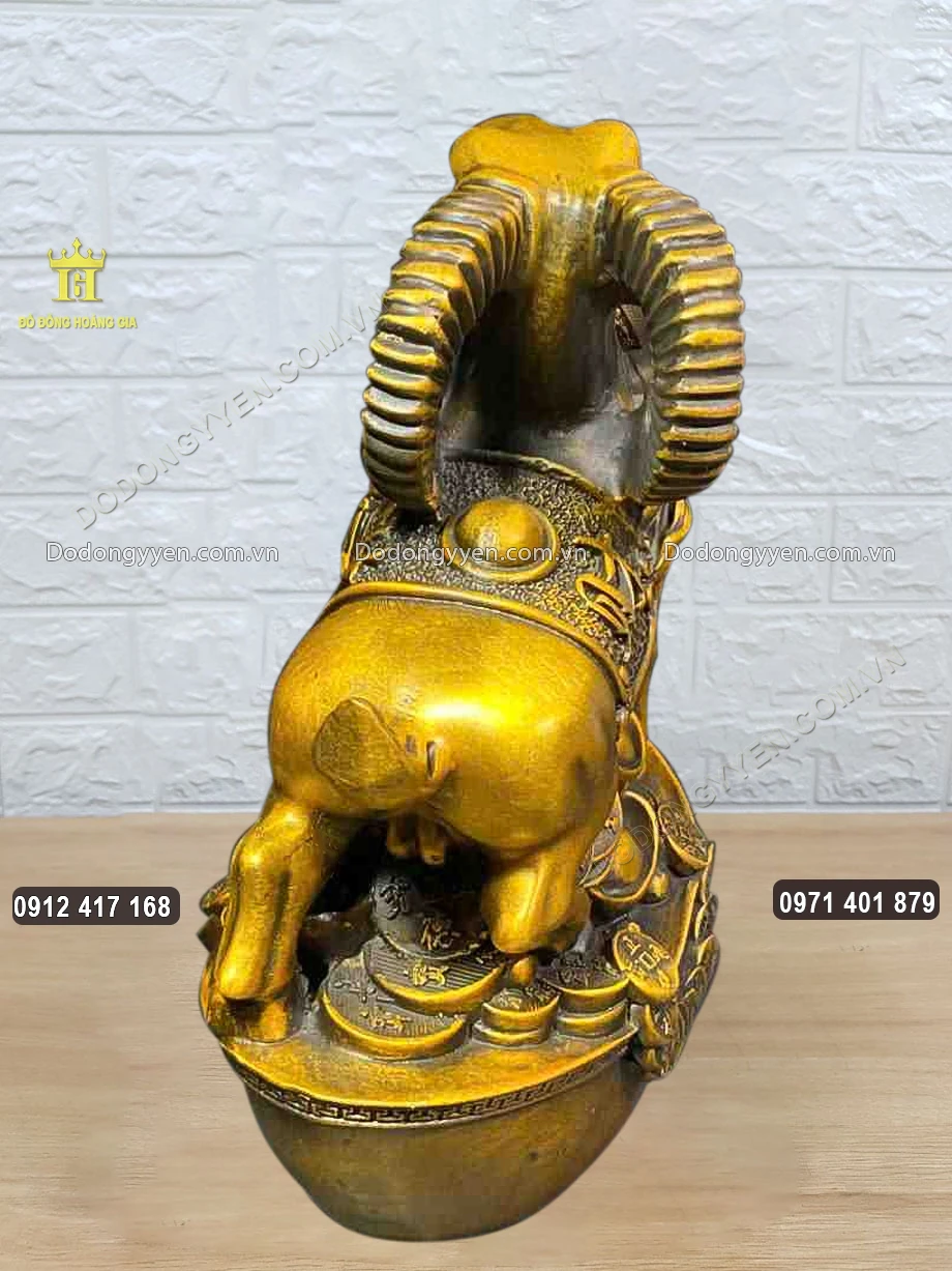 H&igrave;nh ảnh ph&iacute;a sau bức tương d&ecirc;